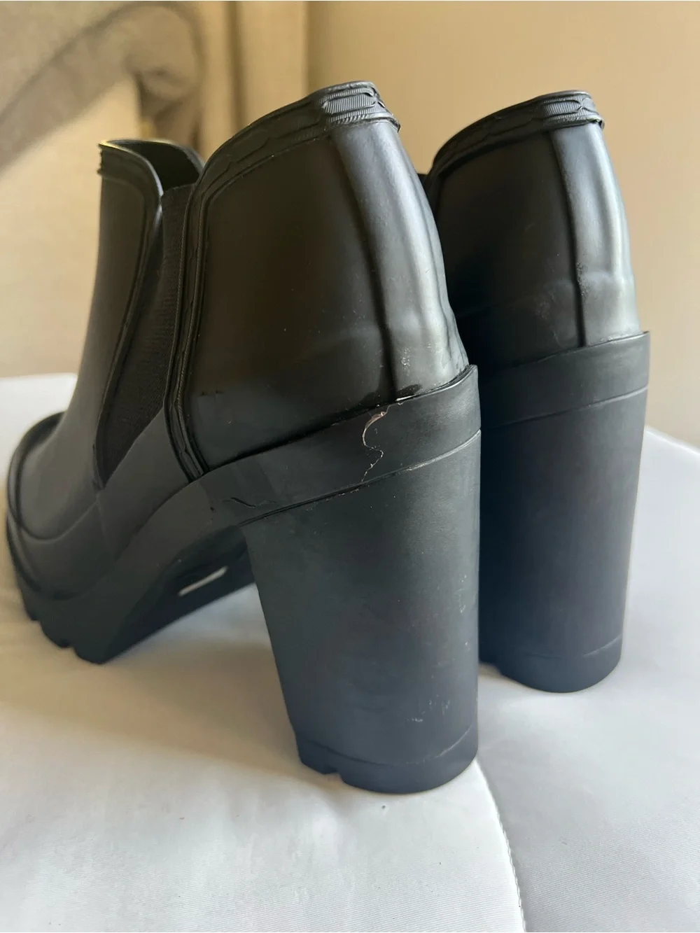 Hunter Women’s Original Chelsea Heel Boot size 9